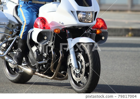 一名警察 79817004