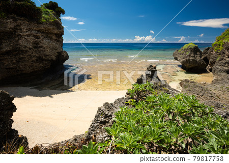 Paradise beach surrounded by coastal rocks. Iriomote Island. 79817758