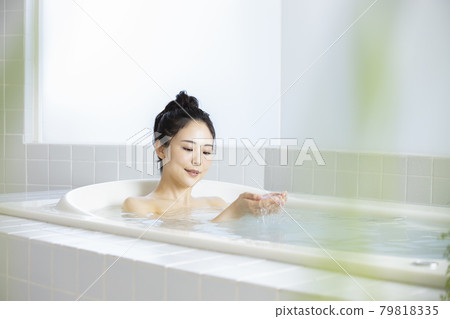 Female bath time 79818335