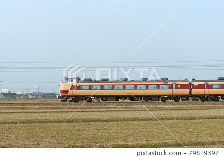 北陸本線三河加賀笠間JR西485系列A07編隊(京都)①黑481-2301山邊 北陸本線三河加賀笠間JR西485系列A07編隊(京都)①黑481-2301山邊 79819392