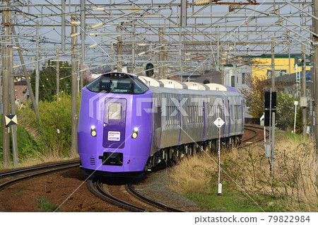 "HOKKAIDO LOVE! FURANO", a lavender train debut driving to Sapporo in the sunlight "HOKKAIDO LOVE! FURANO", a lavender train debut driving to Sapporo in the sunlight 79822984