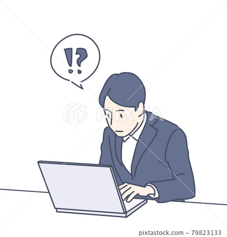 一個穿西裝的男人看著電腦屏幕,看起來很驚訝 一個穿西裝的男人看著電腦屏幕,看起來很驚訝 79823133