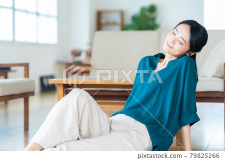 Women's living lifestyle Women's living lifestyle 79825266