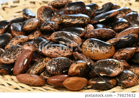 Flower beans (runner bean) Flower beans (runner bean) 79825632