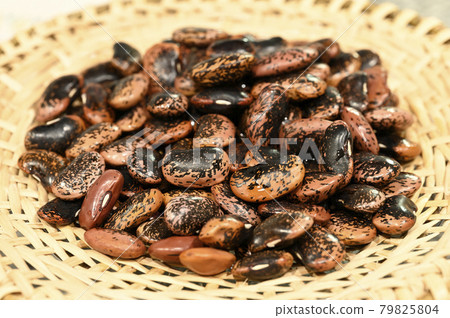 Flower beans (runner bean) 79825804