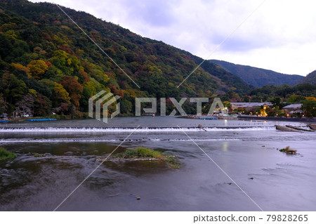 從京都渡月橋看到的風景 79828265