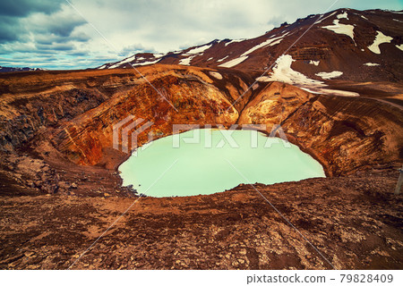 Viti sulfur lake 79828409