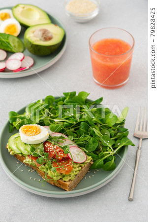 Sandwich with avocado, salmon and vegetables 79828425
