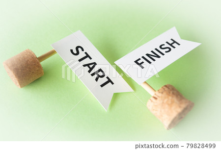 Fallen START 和 FINISH 標誌開始和結束被放棄 79828499