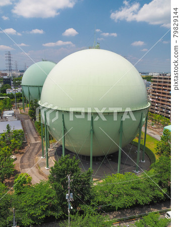Gas tank along Tokyo Itabashi / Shinkawagishi River Gas tank along Tokyo Itabashi / Shinkawagishi River 79829144