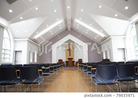 設備齊全的教會主禮拜室 79835971
