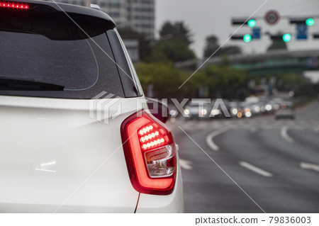 Vehicle stopped at intersection Vehicle stopped at intersection 79836003