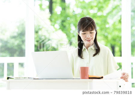 婦女遠程辦公在線會議 婦女遠程辦公在線會議 79839818