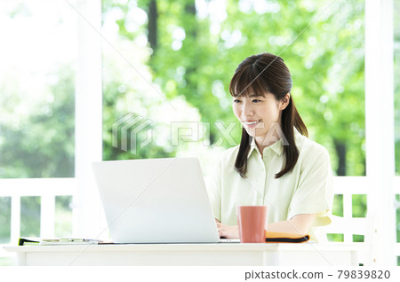 婦女遠程辦公在線會議 婦女遠程辦公在線會議 79839820