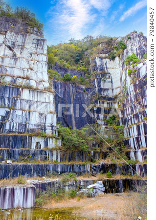 Granite rock wall (vertical) 79840457