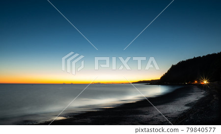 Beautiful early morning beach sunrise shot from New Zealand coast 79840577