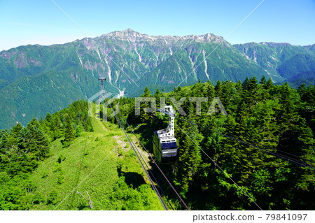 Shin-Hotaka Ropeway and Kasagatake in the summer sky after the rainy season 79841097