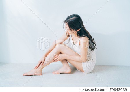 Leg skin care massage 79842689