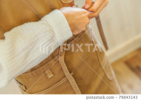 系圍裙的女人 系圍裙的女人 79843143