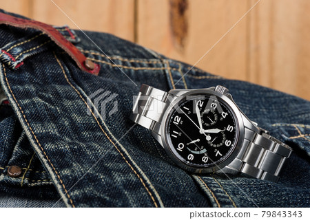 Automatic watch Automatic watch 79843343
