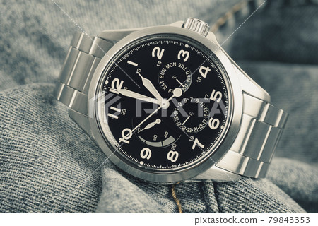 Automatic watch 79843353