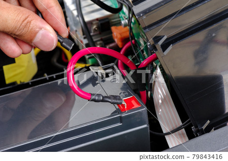 Replacing the battery 79843416