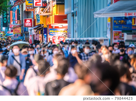 Under the fourth declaration of the Tokyo cityscape of Japan. 1410 shocking people. Money worship Olympics "madness", Akihabara's big explosion of people = July 17 79844423