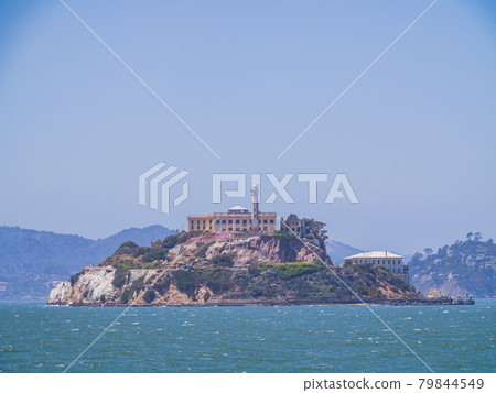 Sunny view of the Alcatraz Island and San Francisco Bay Sunny view of the Alcatraz Island and San Francisco Bay 79844549