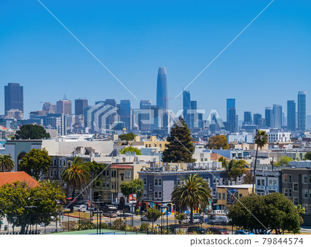 Sunny view of the beautiful skyline from the Mission Dolores Park 79844574