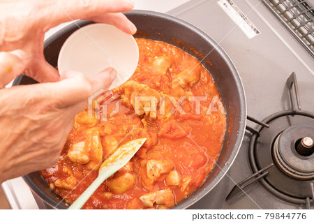 咖哩食譜 No27 由三種香料製成,不使用麵糊 咖哩食譜 No27 由三種香料製成,不使用麵糊 79844776