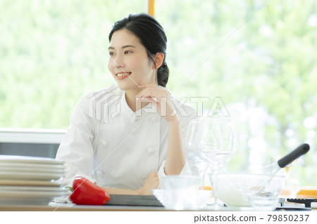 Female chef pastry chef Female chef pastry chef 79850237