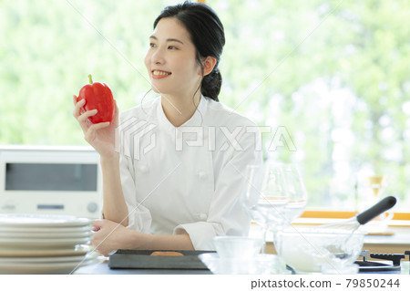 Female chef pastry chef Female chef pastry chef 79850244