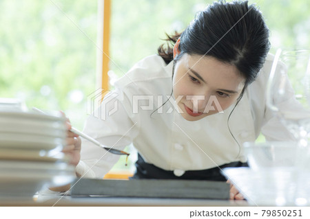 Female chef pastry chef 79850251