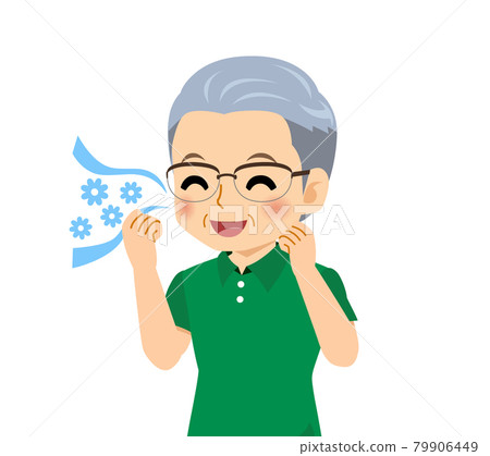 White-haired man in short sleeves White-haired man in short sleeves 79906449