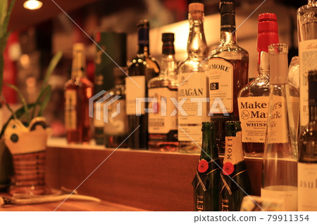 Bar liquor 79911354