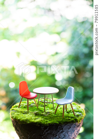 Dialogue image in nature 79911585