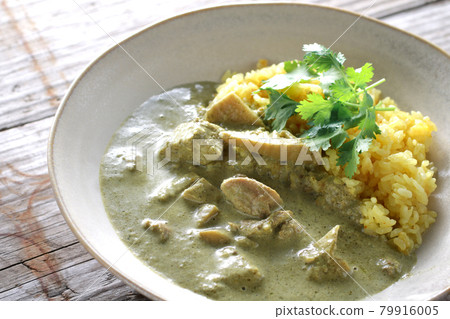 Coconut-flavored Thai curry and coriander leaves to eat in the hot summer Coconut-flavored Thai curry and coriander leaves to eat in the hot summer 79916005