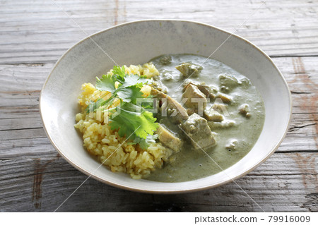 Coconut-flavored Thai curry with the scent of coriander Coconut-flavored Thai curry with the scent of coriander 79916009