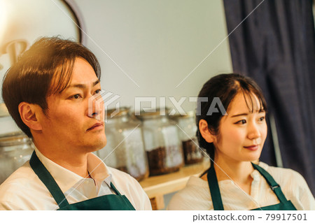 Cafe management with a couple Cafe management with a couple 79917501