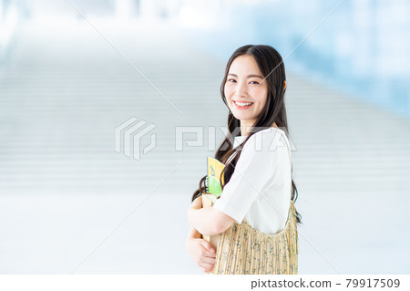 微笑女大學生 79917509