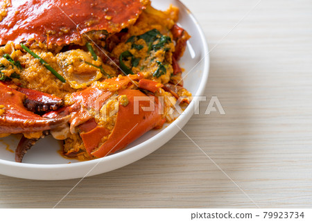 Stir Fried Crab with Curry Powder 79923734