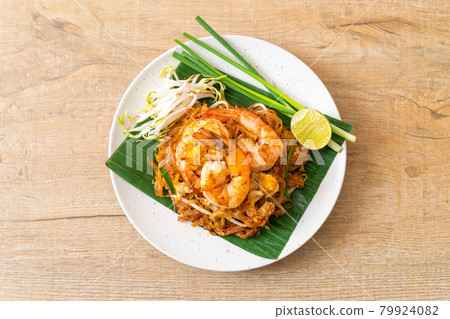 Pad Thai - stir-fried rice noodles Pad Thai - stir-fried rice noodles 79924082