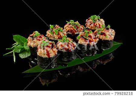 Baked maki sushi roll with eel, cream cheese, cucumber and unagi sauce 79928218