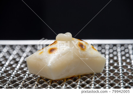 Mochi baked with shichirin and bincho charcoal 79942005