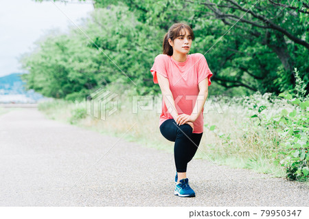 Women stretching 79950347