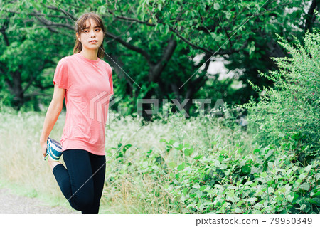 Women stretching 79950349