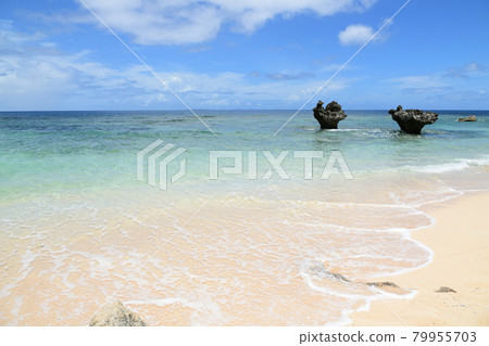 沖繩美麗的海心岩 沖繩美麗的海心岩 79955703
