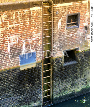 Ladder on the inner wall of a lock in a river, Aller near Celle, Germany Ladder on the inner wall of a lock in a river, Aller near Celle, Germany 79956049