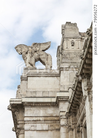 Facade and marble decorative statue at the central railway station in Milan, Italy 79956272