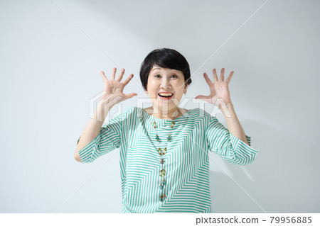 驚奇的資深婦女驚奇 79956885